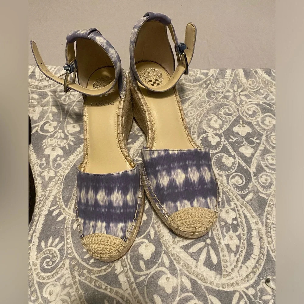 Vince camuto espadrilles venerly size 9 nwot blue white ankle strap wedge heel